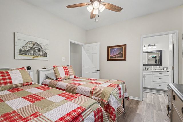 125 Rolling Hills Boulevard, Alvord, TX 76225