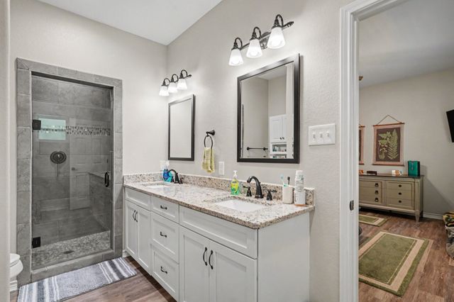 125 Rolling Hills Boulevard, Alvord, TX 76225