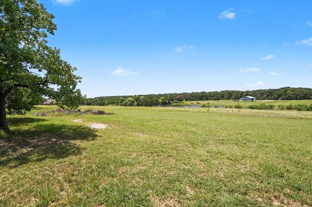 125 Rolling Hills Boulevard, Alvord, TX 76225