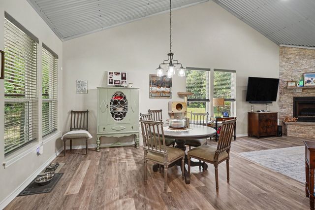 125 Rolling Hills Boulevard, Alvord, TX 76225