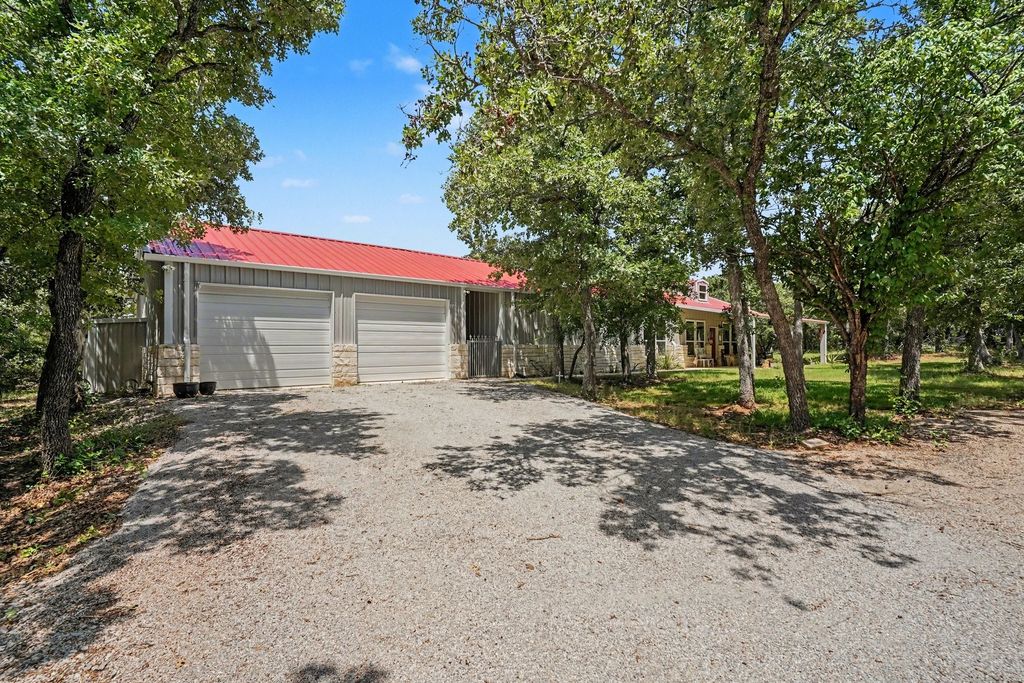 125 Rolling Hills Boulevard, Alvord, TX 76225