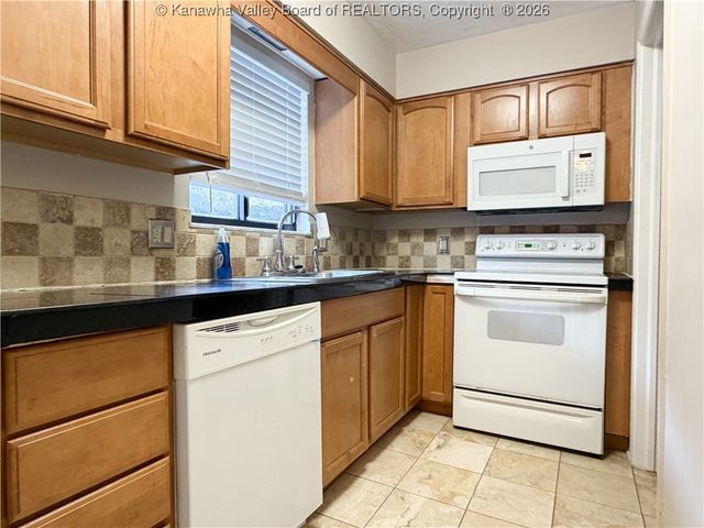 12 Briar Hill Road, Charleston, WV 25314