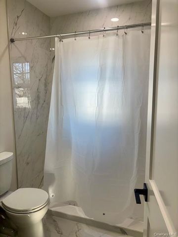 1026 Glen Cove Avenue, Glen Head, NY 11545