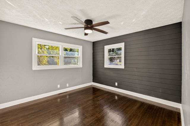 1901 S Sieger Drive, Springfield, MO 65804