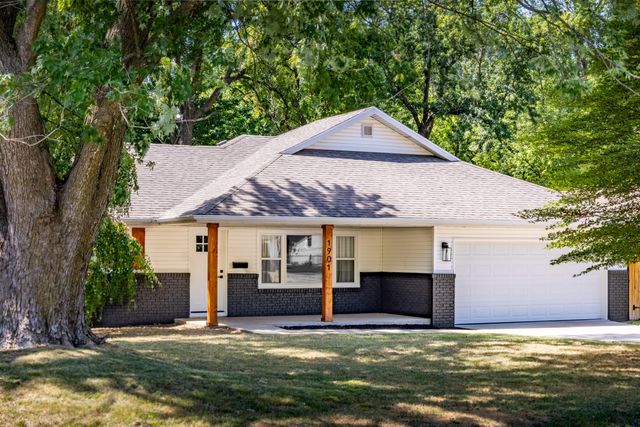 1901 S Sieger Drive, Springfield, MO 65804