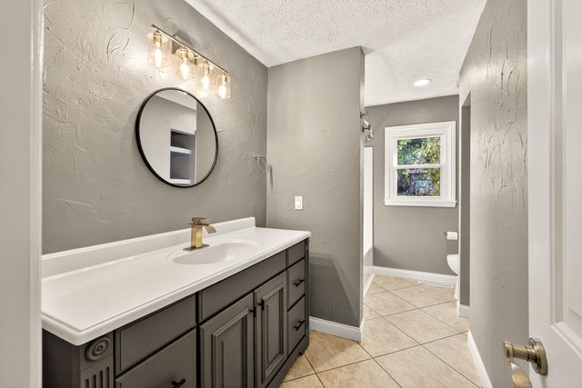 1901 S Sieger Drive, Springfield, MO 65804