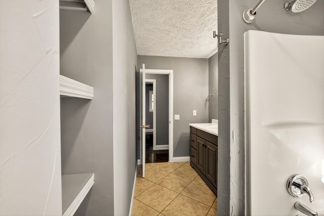 1901 S Sieger Drive, Springfield, MO 65804