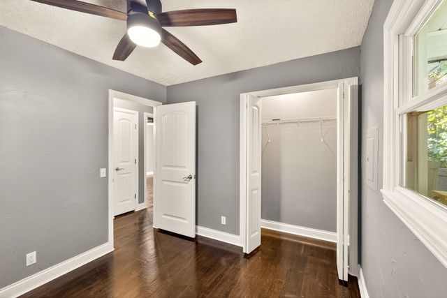 1901 S Sieger Drive, Springfield, MO 65804