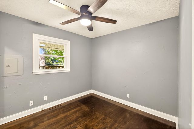 1901 S Sieger Drive, Springfield, MO 65804