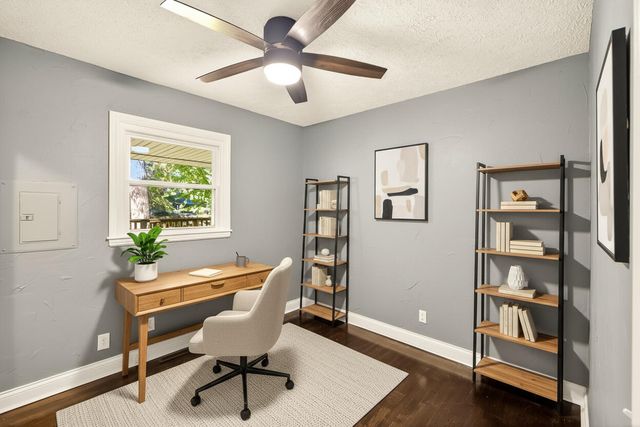 1901 S Sieger Drive, Springfield, MO 65804