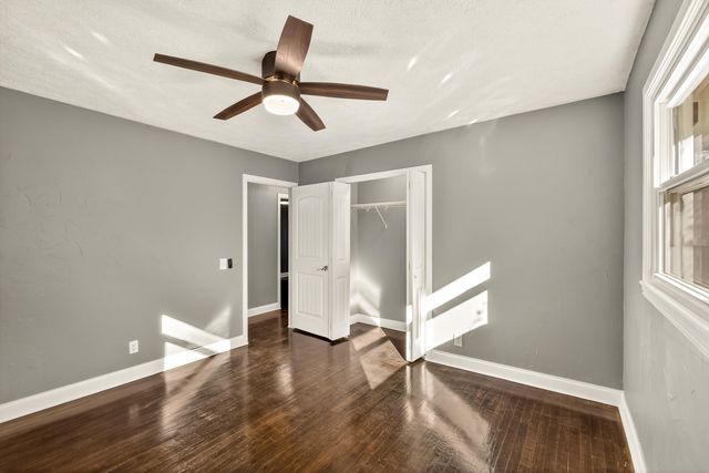 1901 S Sieger Drive, Springfield, MO 65804