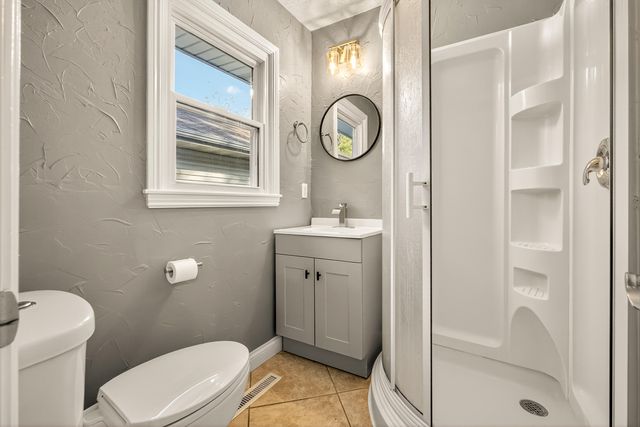 1901 S Sieger Drive, Springfield, MO 65804