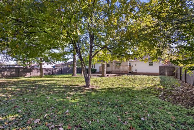 1901 S Sieger Drive, Springfield, MO 65804