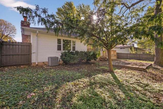 1901 S Sieger Drive, Springfield, MO 65804