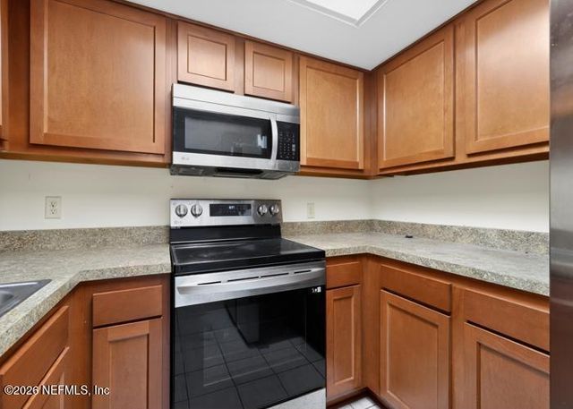 1101 W DEFENDER Court 1101, Jacksonville, FL 32233
