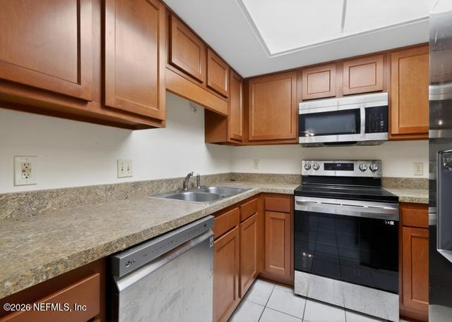 1101 W DEFENDER Court 1101, Jacksonville, FL 32233