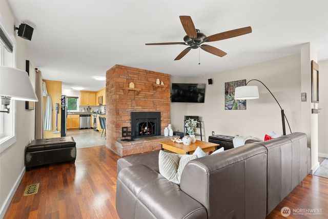 19445 Viking Avenue NW, Poulsbo, WA 98370