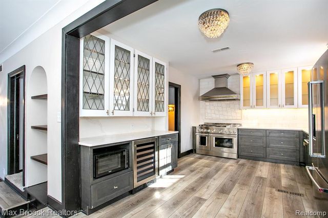 93 Oakdale Boulevard, Pleasant Ridge, MI 48069