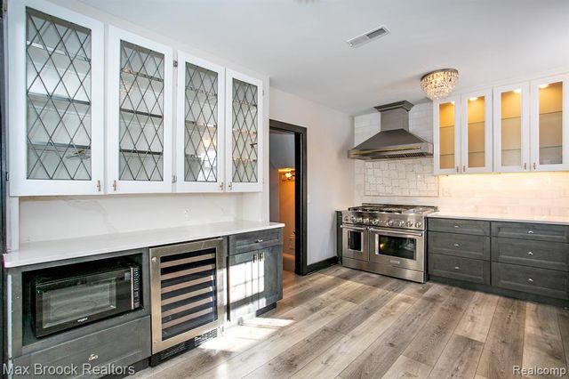 93 Oakdale Boulevard, Pleasant Ridge, MI 48069