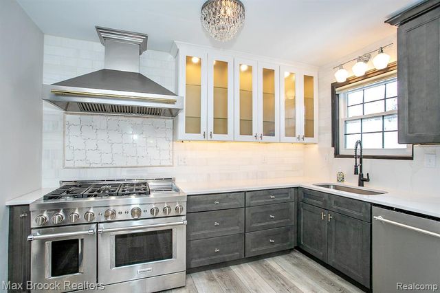 93 Oakdale Boulevard, Pleasant Ridge, MI 48069