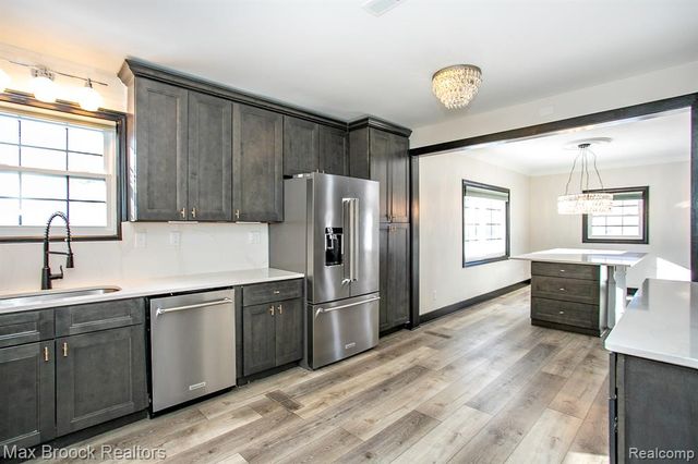 93 Oakdale Boulevard, Pleasant Ridge, MI 48069