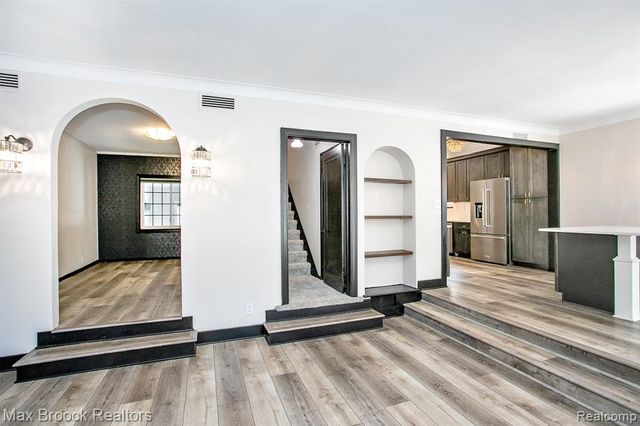 93 Oakdale Boulevard, Pleasant Ridge, MI 48069