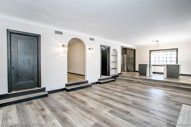 93 Oakdale Boulevard, Pleasant Ridge, MI 48069