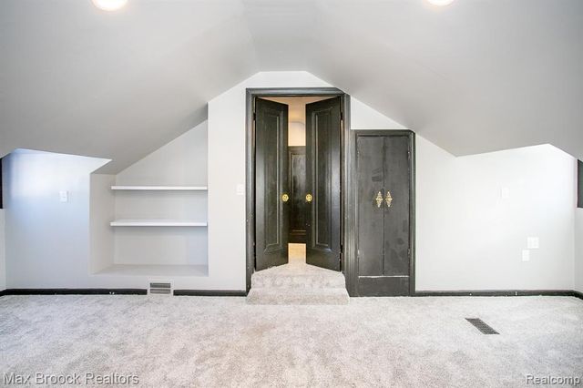 93 Oakdale Boulevard, Pleasant Ridge, MI 48069