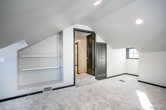 93 Oakdale Boulevard, Pleasant Ridge, MI 48069