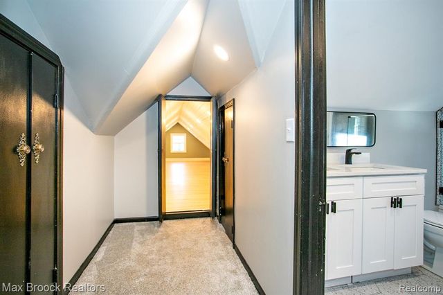 93 Oakdale Boulevard, Pleasant Ridge, MI 48069