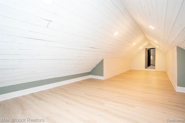 93 Oakdale Boulevard, Pleasant Ridge, MI 48069