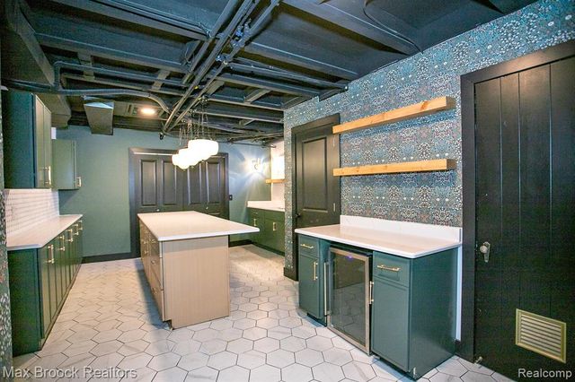 93 Oakdale Boulevard, Pleasant Ridge, MI 48069