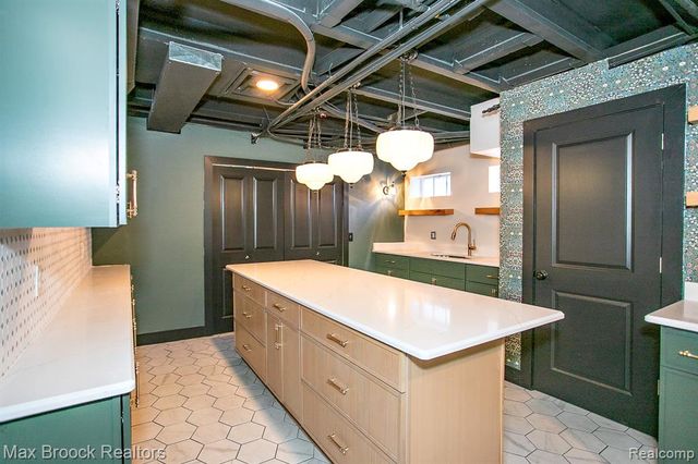 93 Oakdale Boulevard, Pleasant Ridge, MI 48069