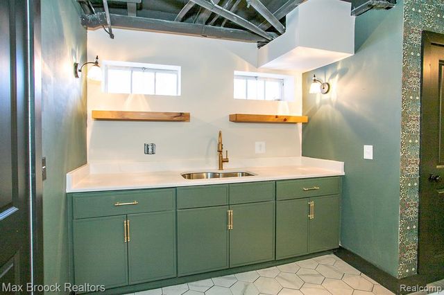 93 Oakdale Boulevard, Pleasant Ridge, MI 48069