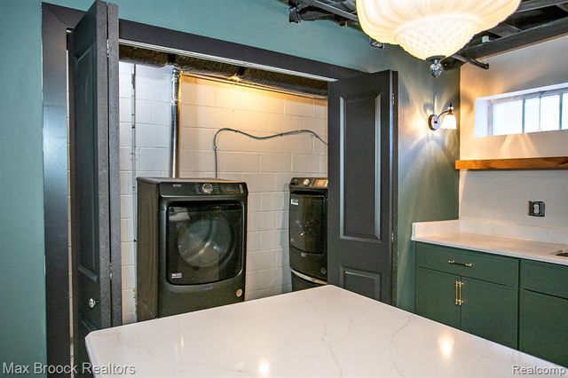 93 Oakdale Boulevard, Pleasant Ridge, MI 48069