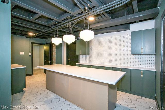 93 Oakdale Boulevard, Pleasant Ridge, MI 48069