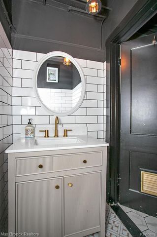 93 Oakdale Boulevard, Pleasant Ridge, MI 48069