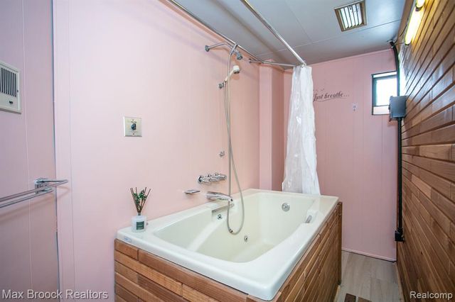 93 Oakdale Boulevard, Pleasant Ridge, MI 48069