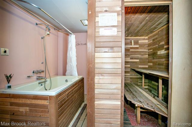 93 Oakdale Boulevard, Pleasant Ridge, MI 48069