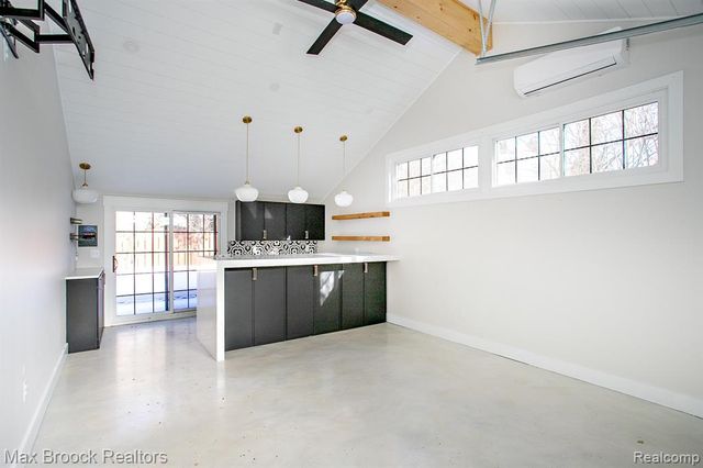 93 Oakdale Boulevard, Pleasant Ridge, MI 48069