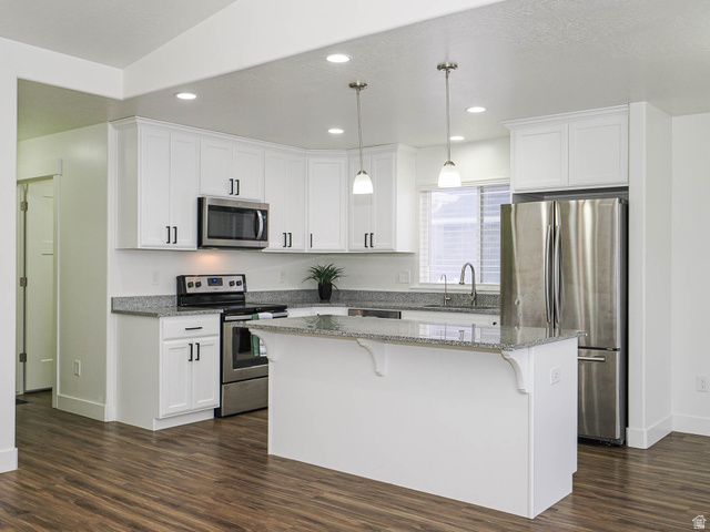 868 E CLIFFROSE DR, Eagle Mountain, UT 84005