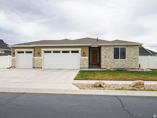 868 E CLIFFROSE DR, Eagle Mountain, UT 84005