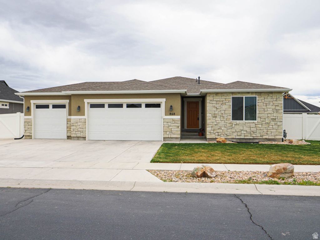 868 E CLIFFROSE DR, Eagle Mountain, UT 84005
