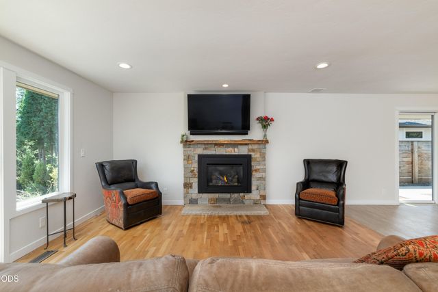 61084 Parrell Road, Bend, OR 97702