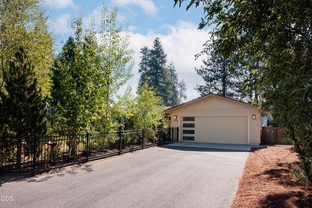 61084 Parrell Road, Bend, OR 97702