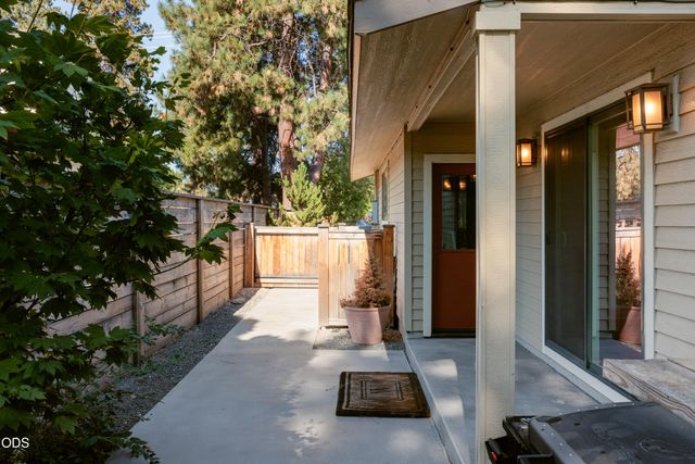 61084 Parrell Road, Bend, OR 97702