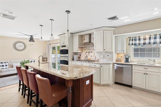 41 Evelyn Drive, Bethpage, NY 11714