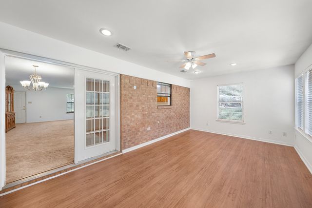 239 E College Street, Alba, TX 75410