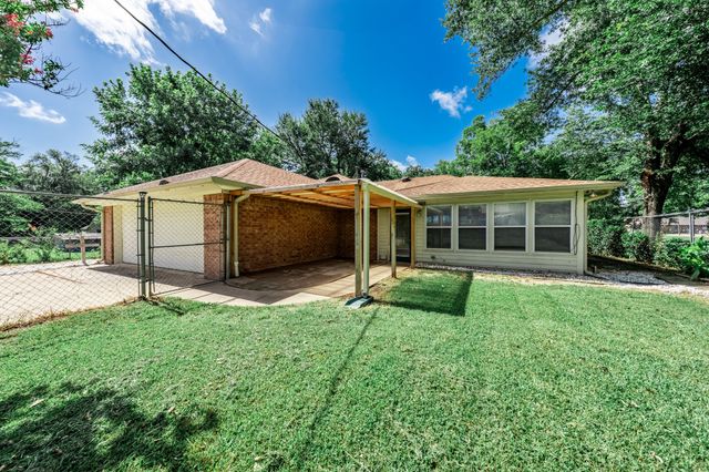 239 E College Street, Alba, TX 75410