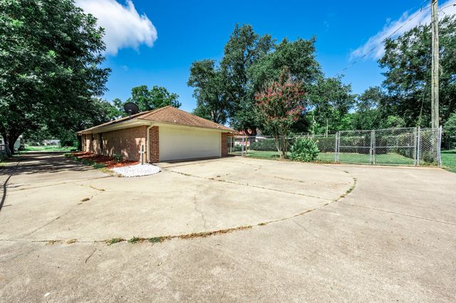 239 E College Street, Alba, TX 75410